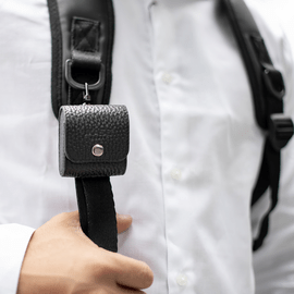 Coque Apple Airpods en cuir véritable fabriquée à la main avec sangle, Noir